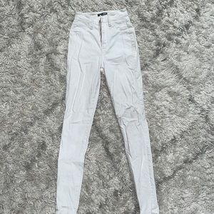 Fashion nova size 3 white jeans
